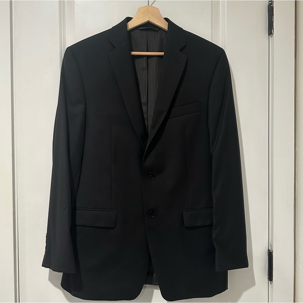 Calvin Klein Men’s 38R/M, 34x30 Slim Fit Black Suit